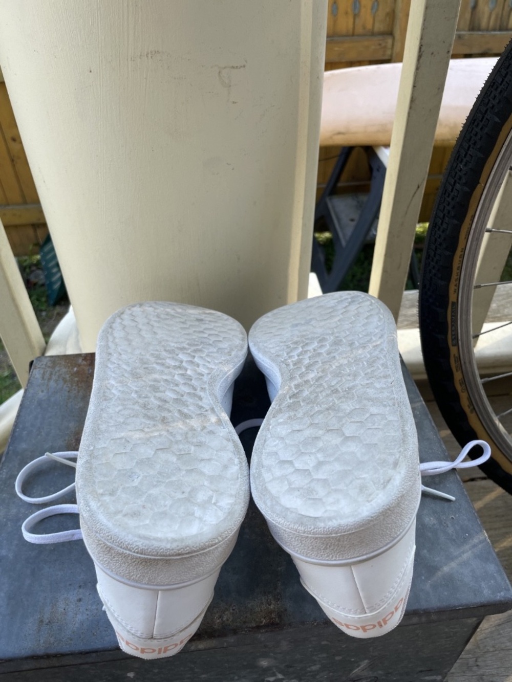 Women's Adidas Advantage white tennis-inspired Sneakers Size 10 - Picture 5 of 5